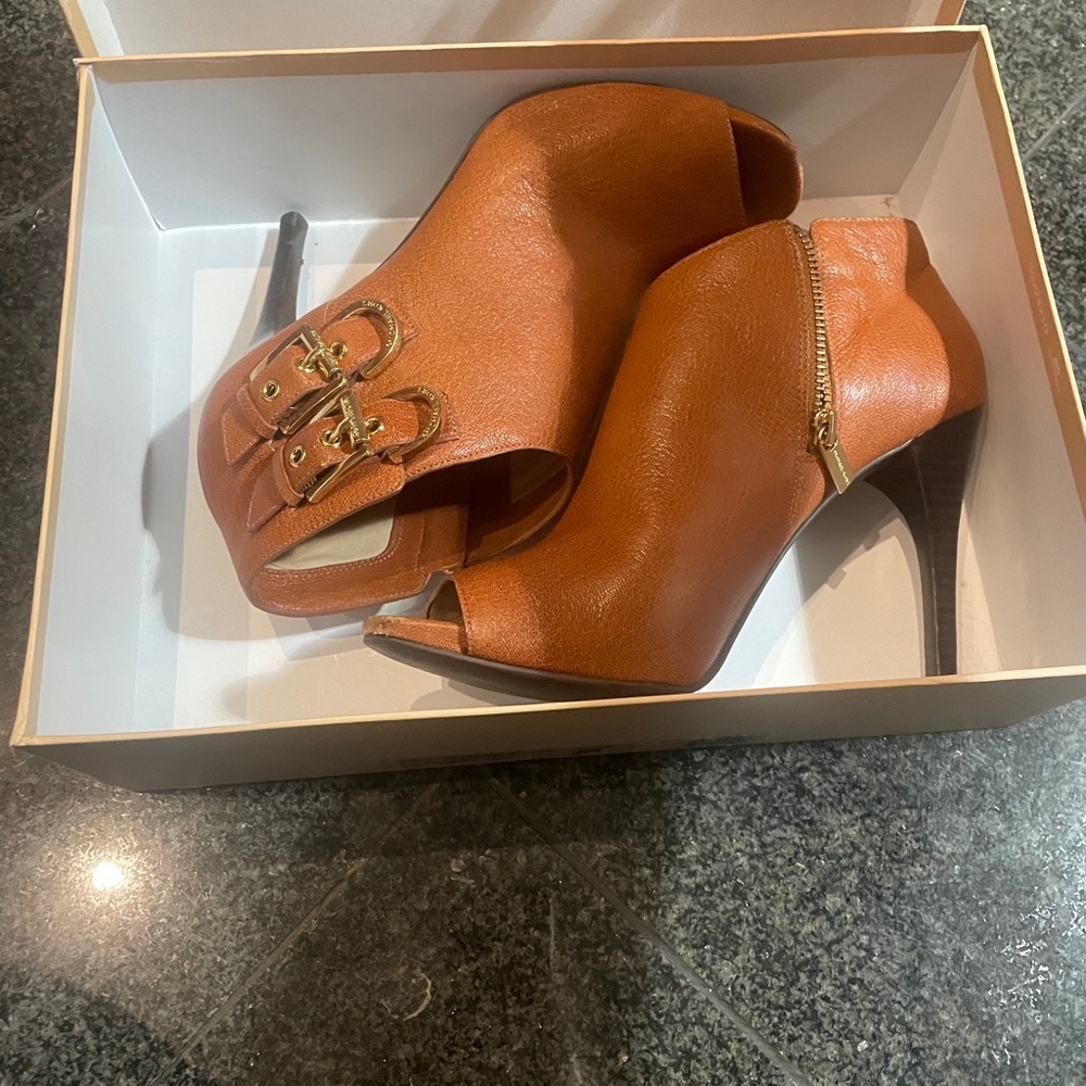 michael Kors heels